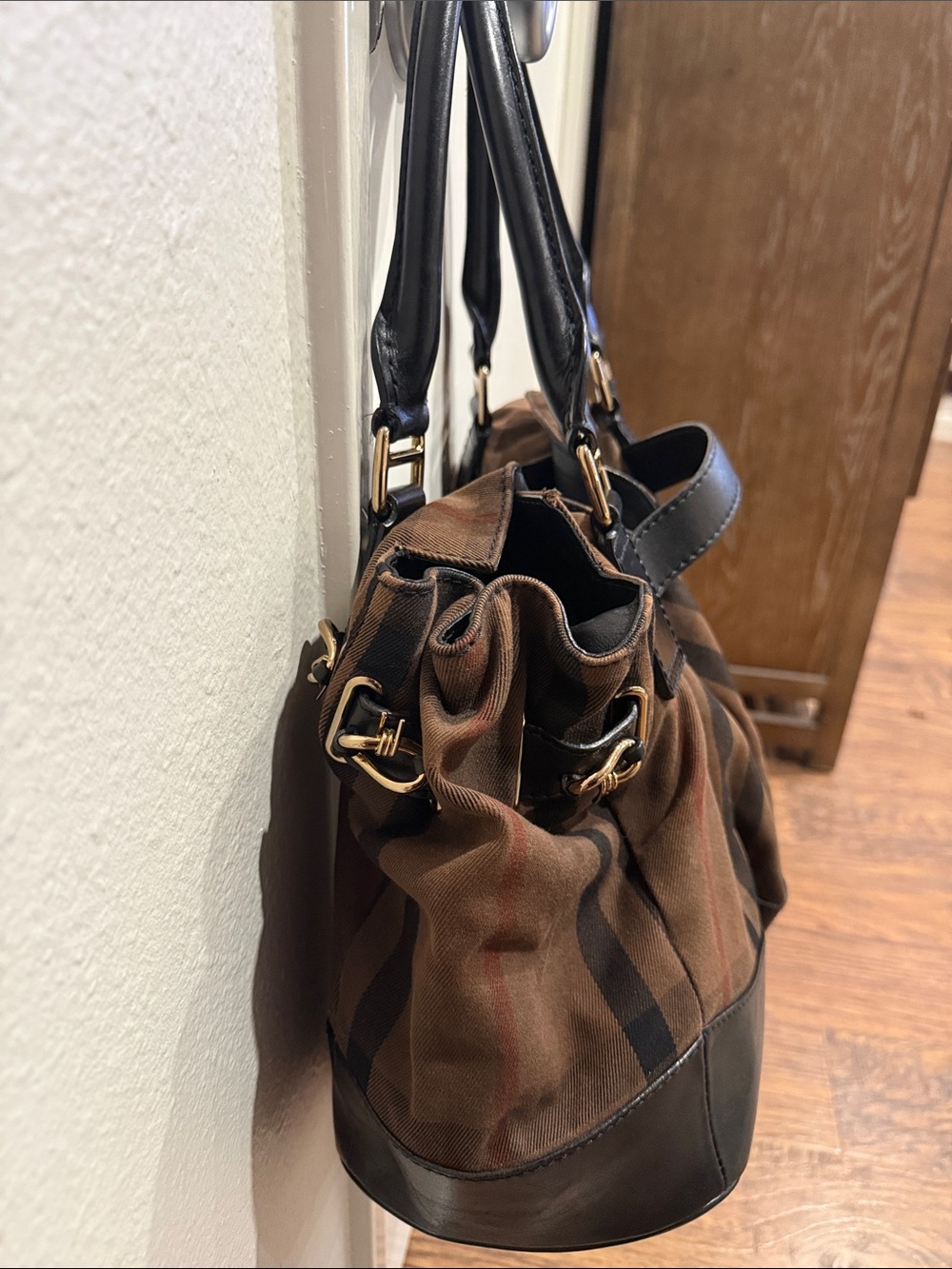 Burberry Bag with Black leatherTrim and Gold Chain Accent - Picture 4 of 11